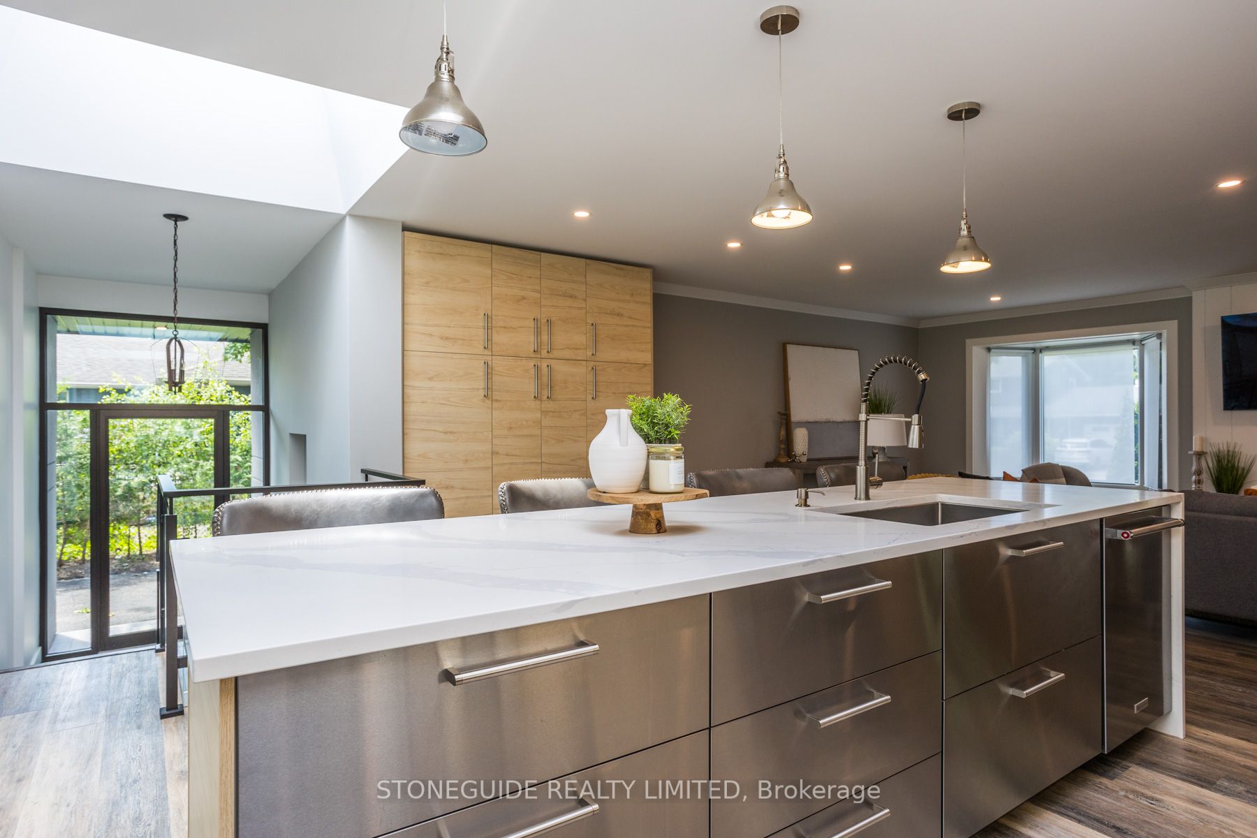 6 Weller Cres