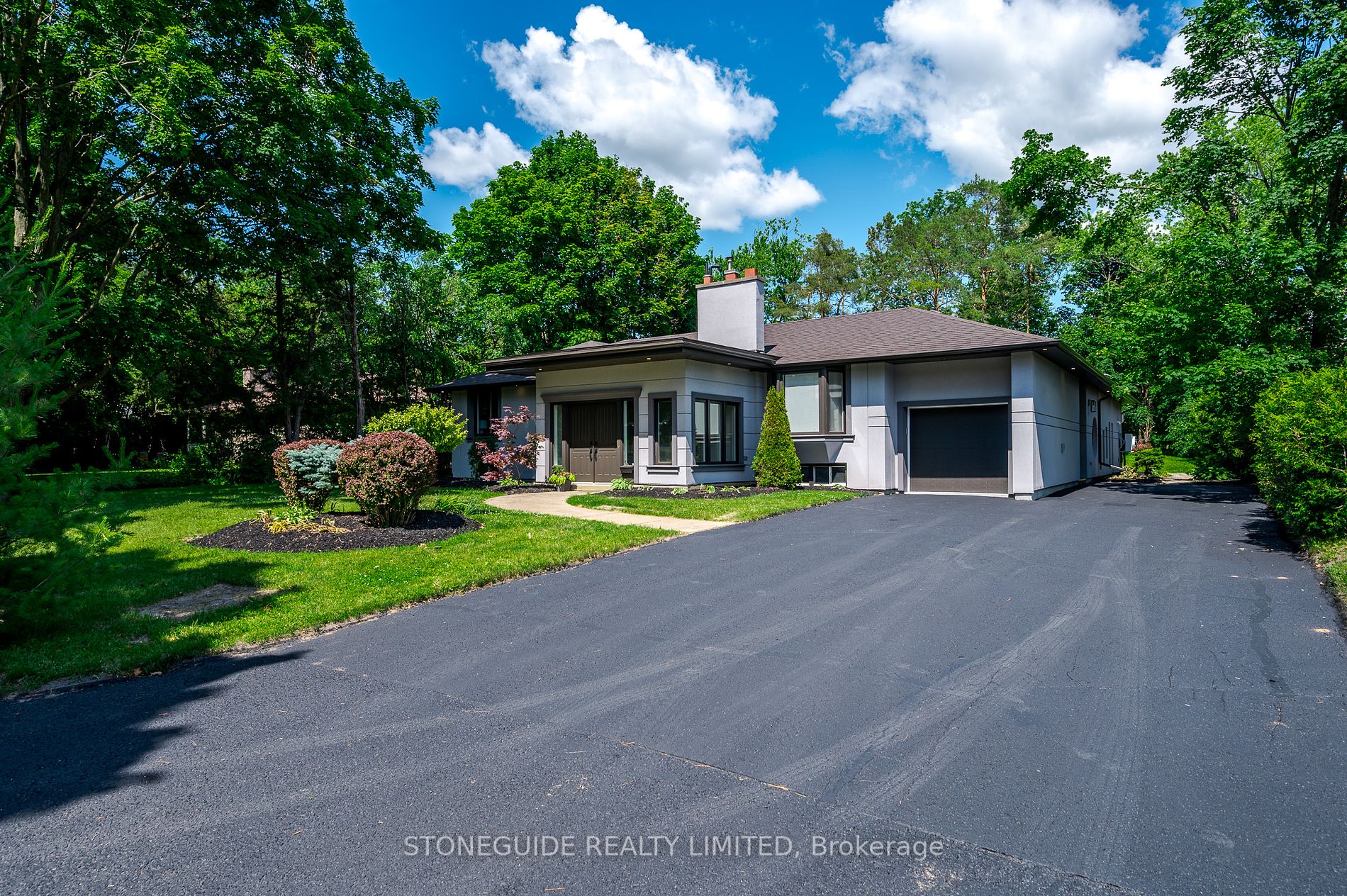 6 Weller Cres