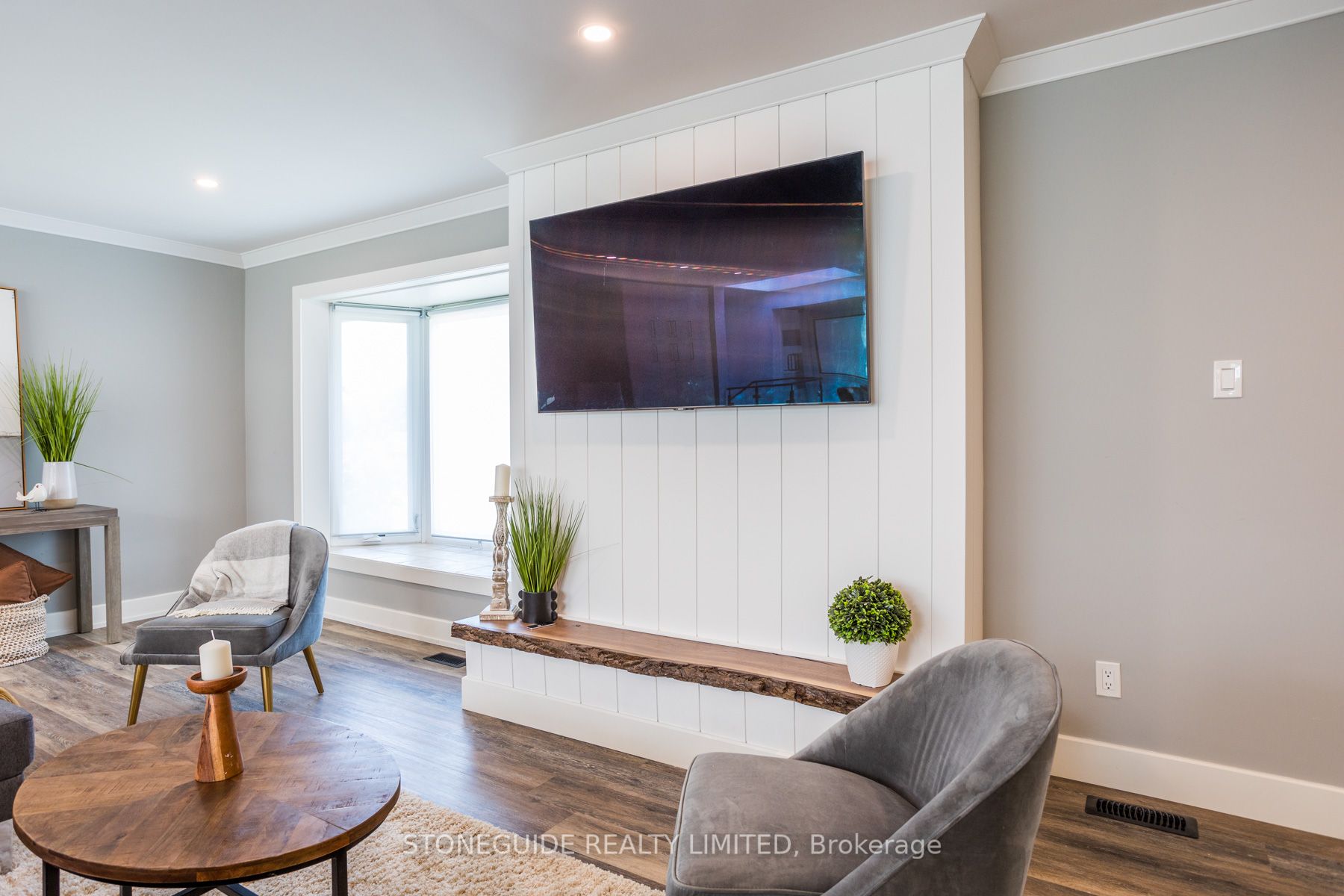 6 Weller Cres