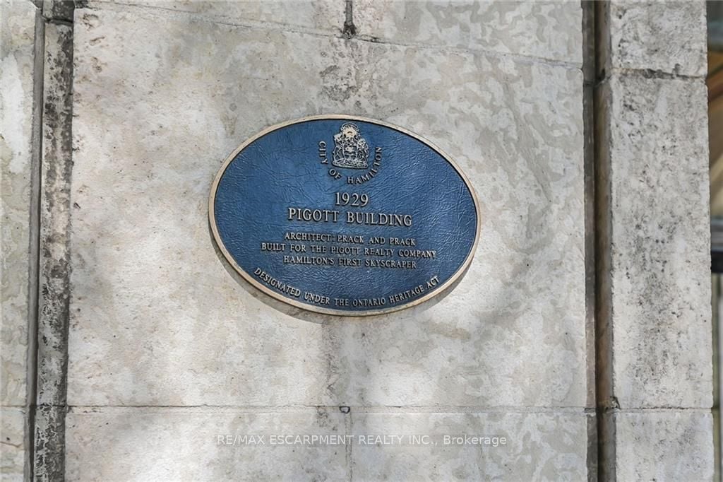 36 James St S, #702