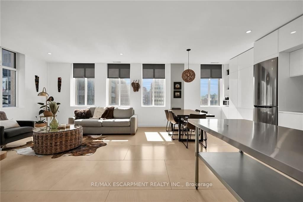36 James St S, #702