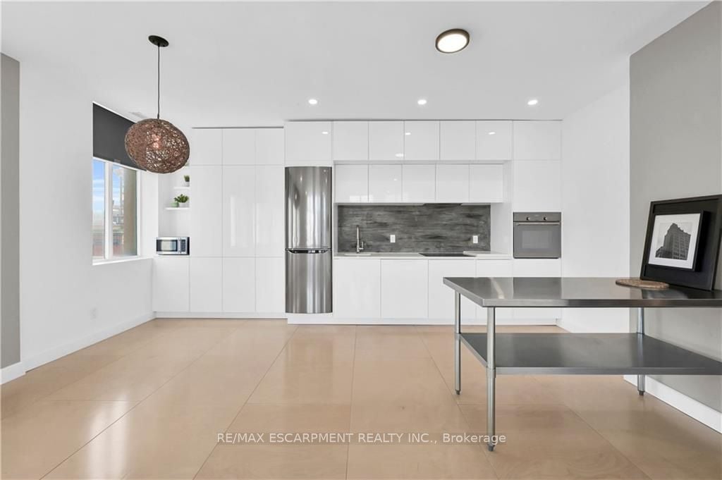 36 James St S, #702