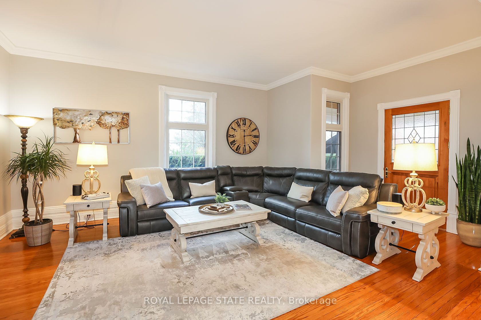 104 Main St E