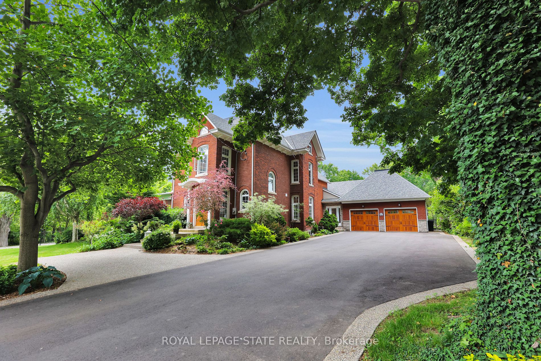 104 Main St E