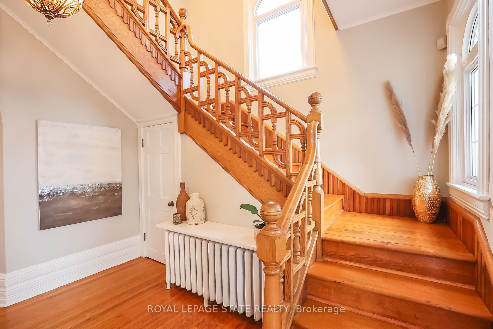 104 Main St E