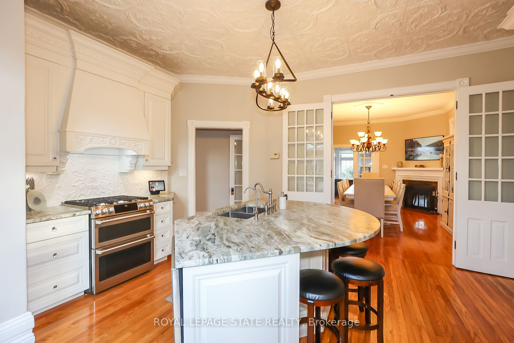 104 Main St E