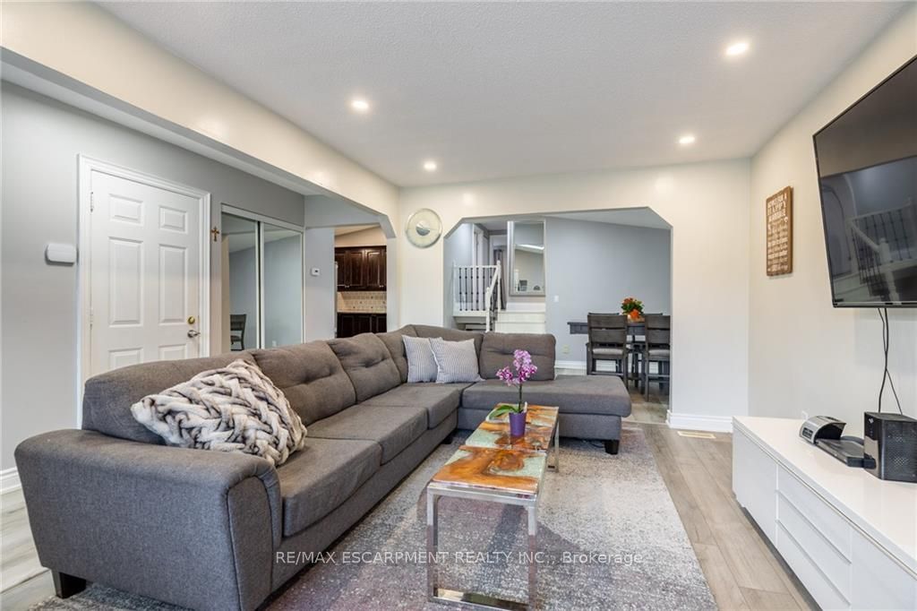5 Twinoaks Cres