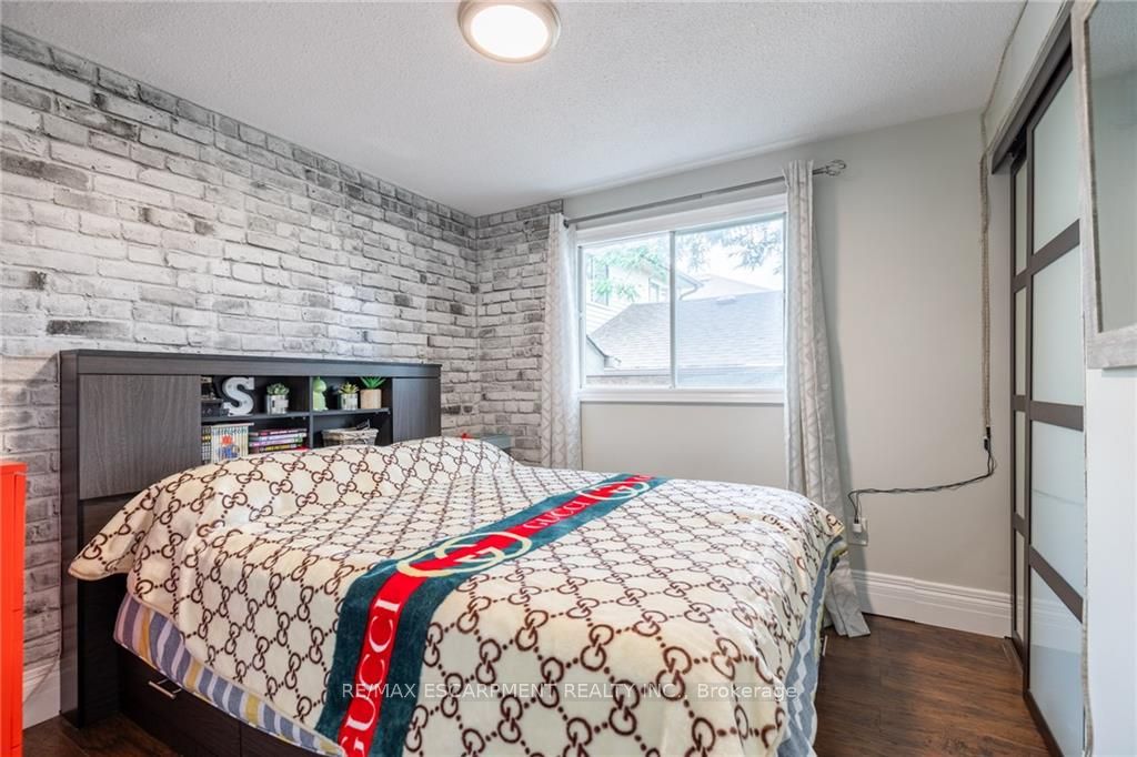 5 Twinoaks Cres