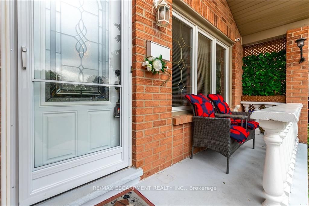 5 Twinoaks Cres