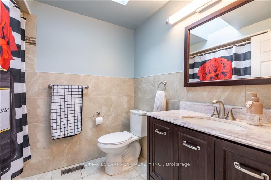 5 Twinoaks Cres