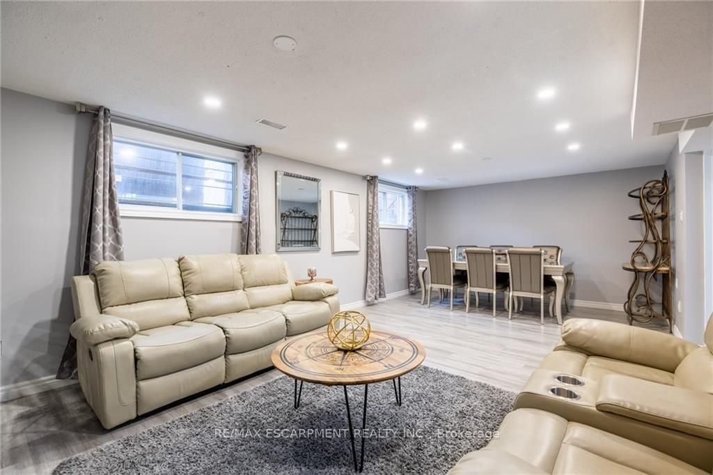 5 Twinoaks Cres