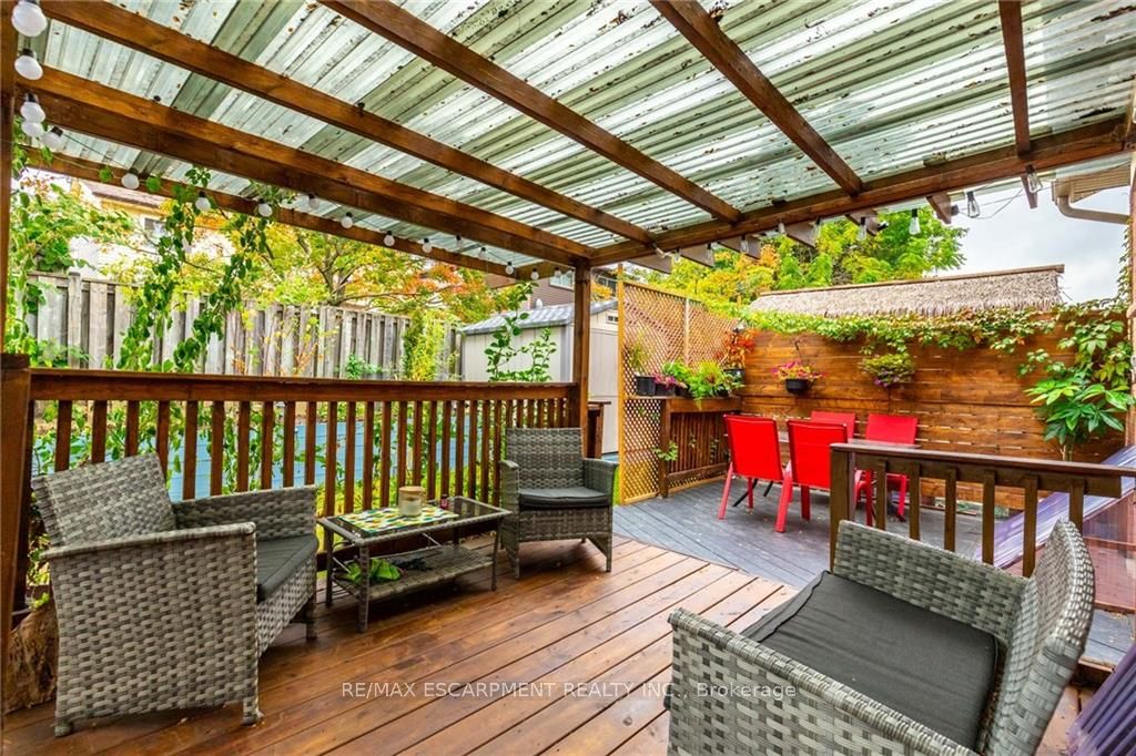5 Twinoaks Cres