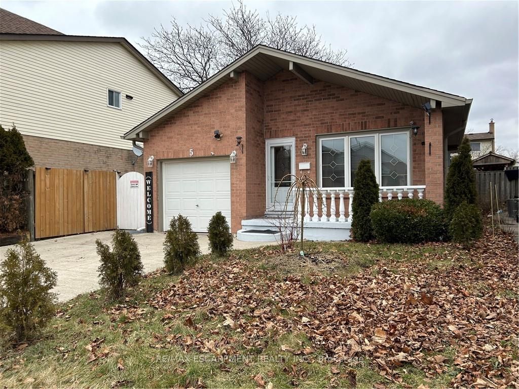 5 Twinoaks Cres