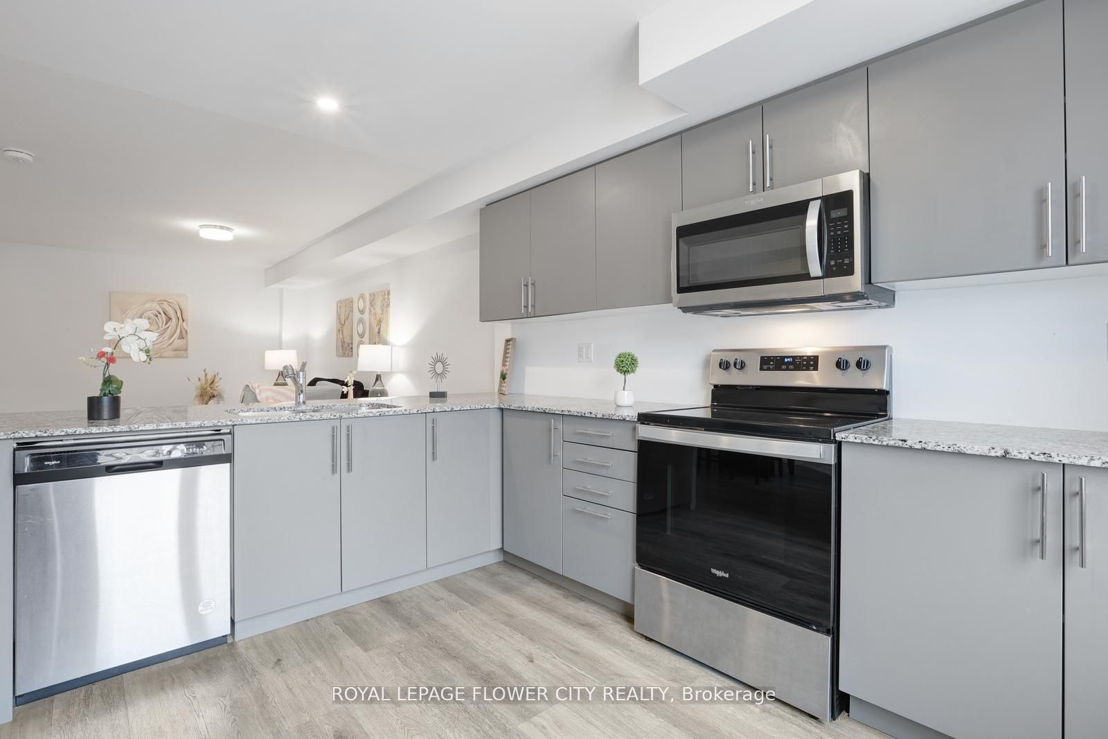 205 West Oak Tr, #16