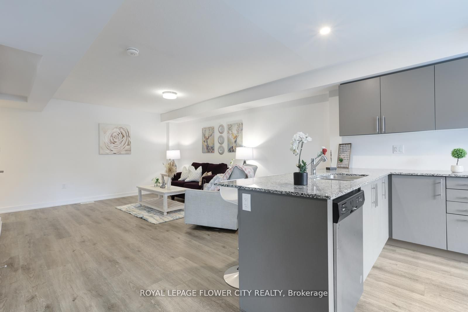 205 West Oak Tr, #16