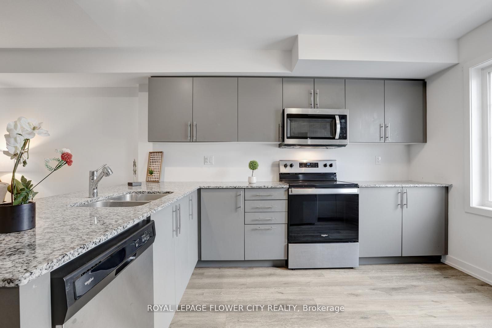 205 West Oak Tr, #16
