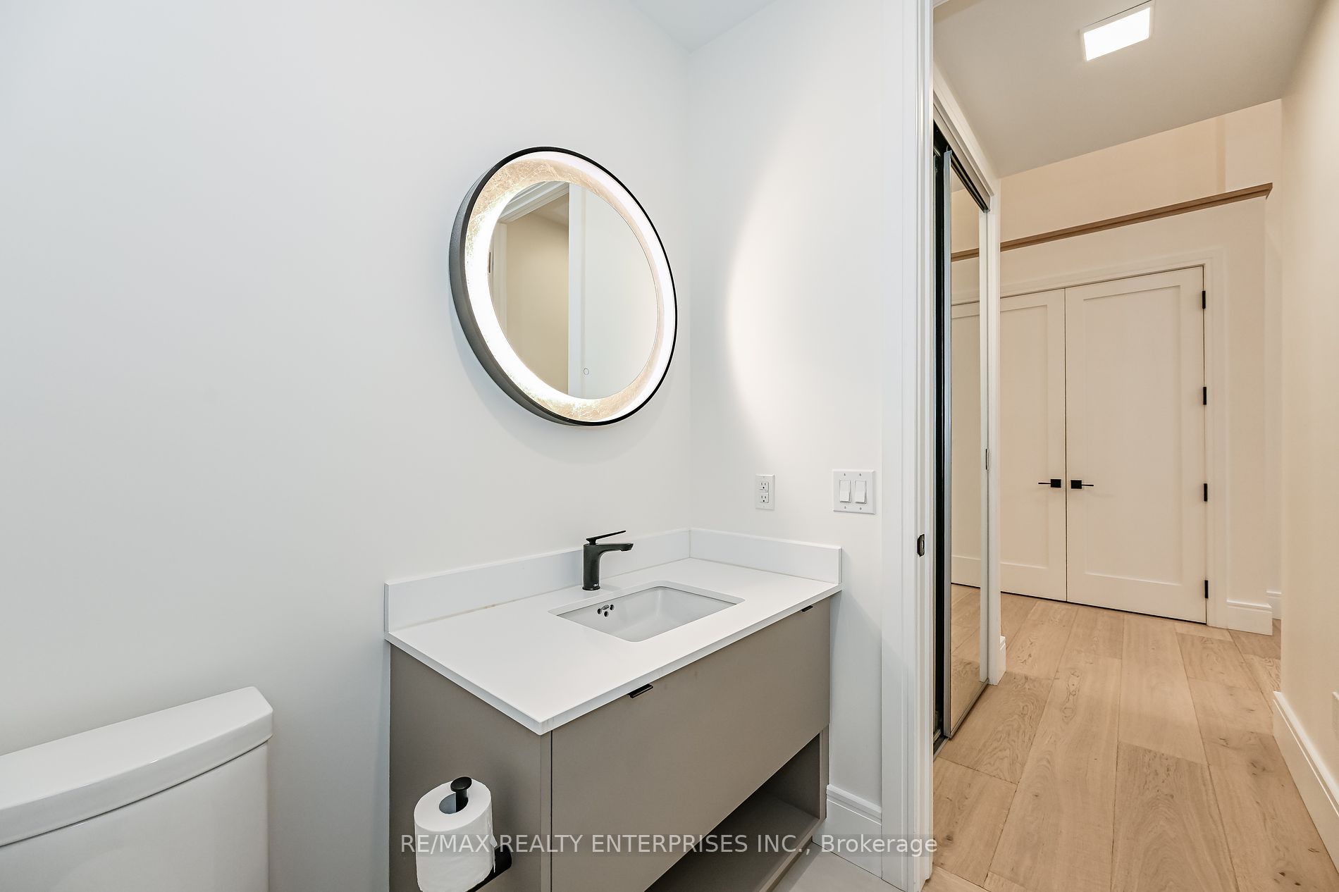 112 King Street E, ##PH05