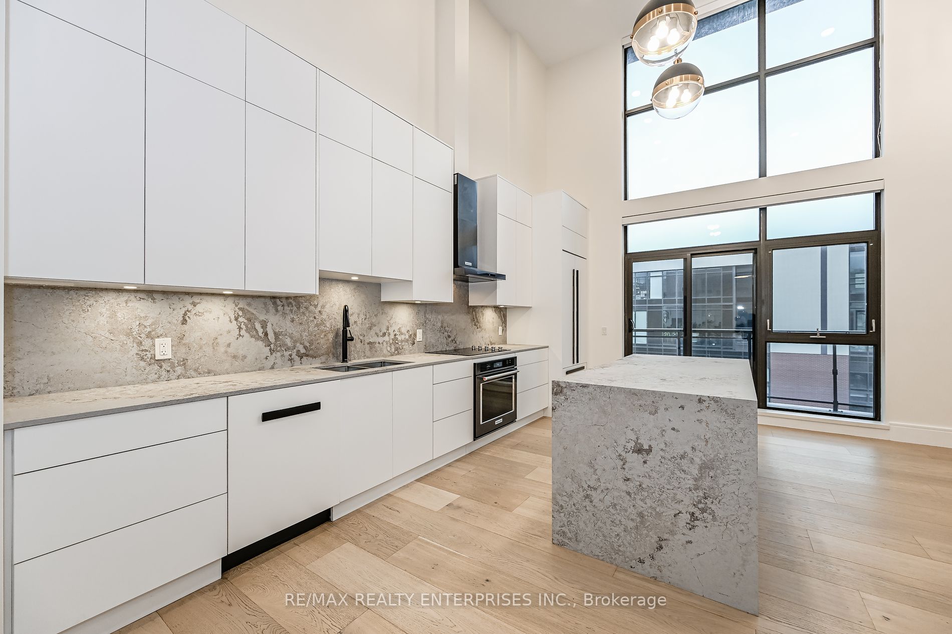 112 King Street E, ##PH05