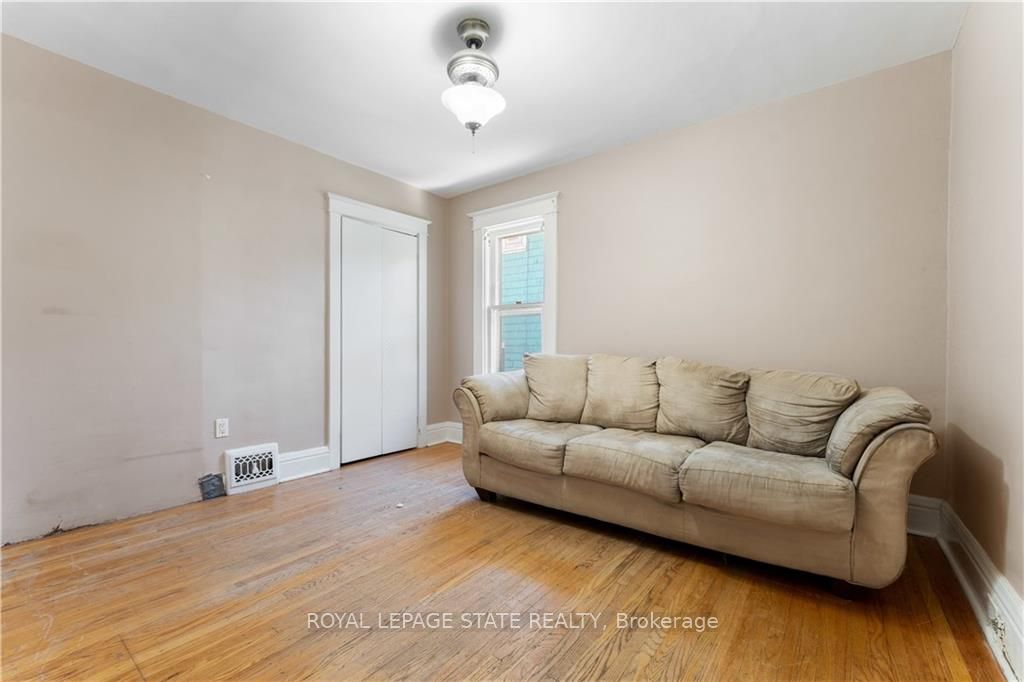 32 Rosslyn Ave S