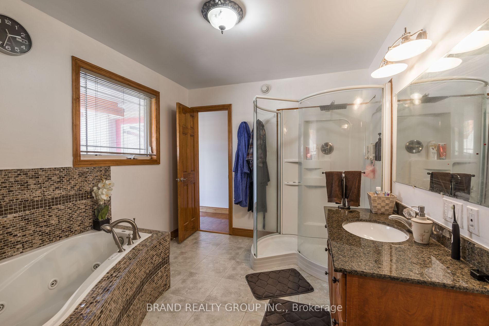 910 26th Street E