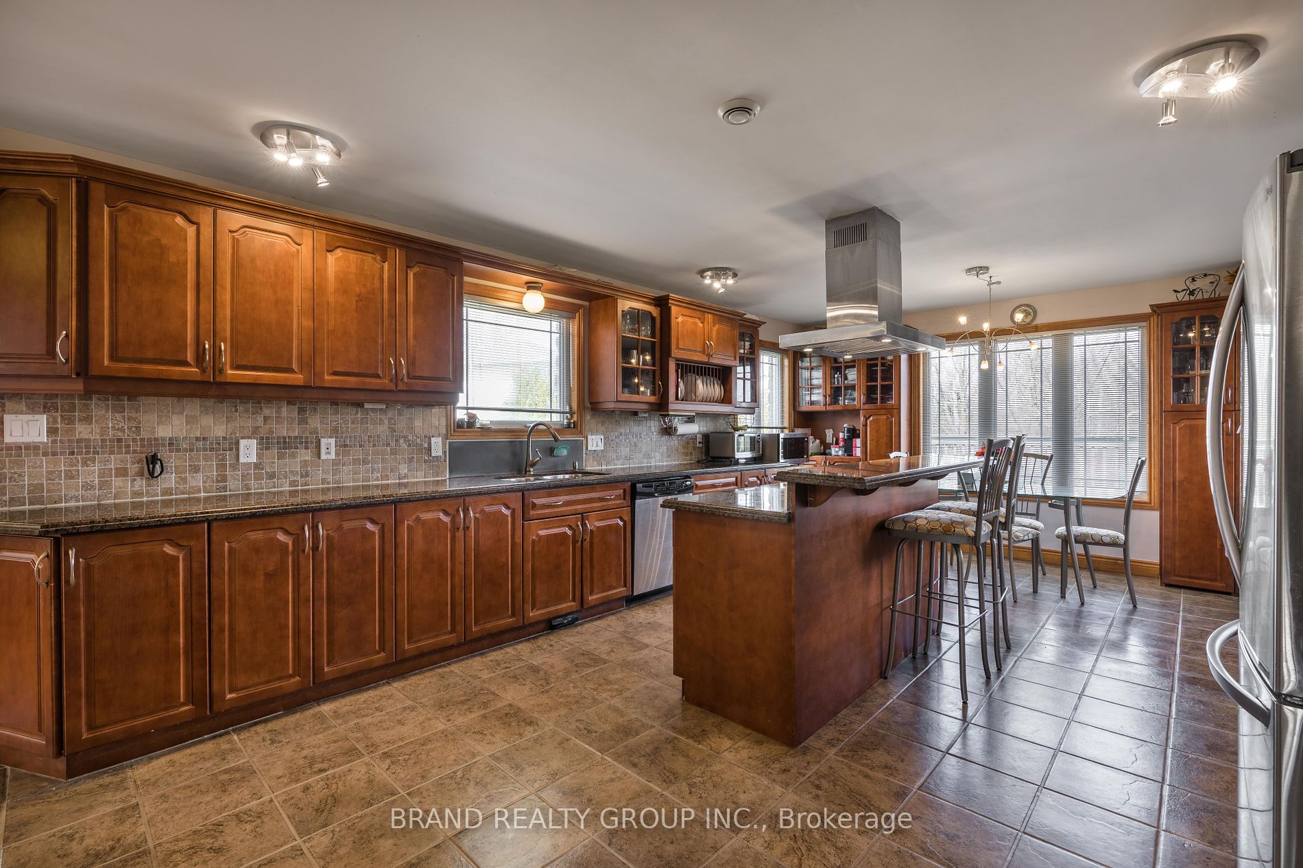 910 26th Street E