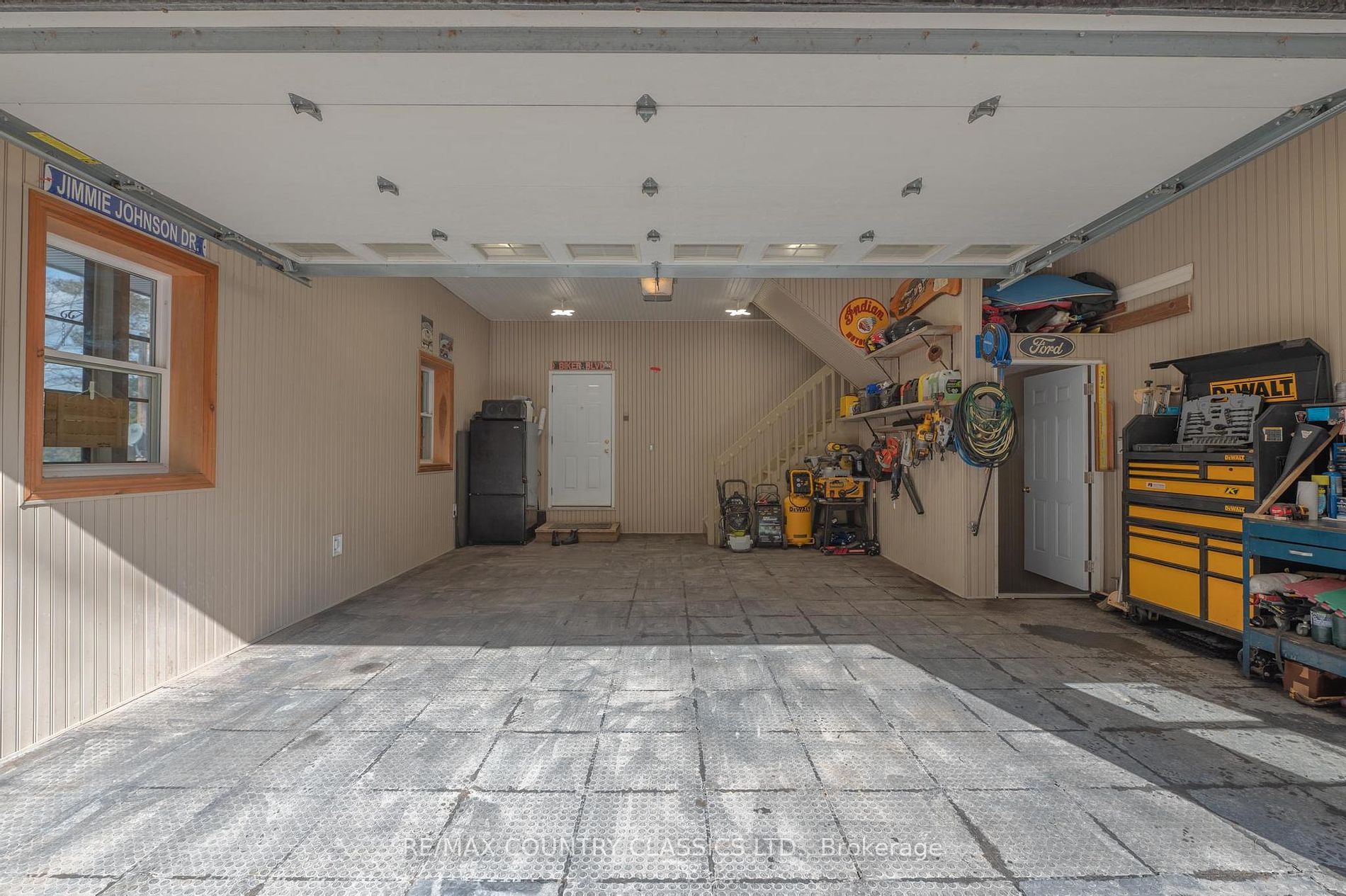 32 Shadowood Lane