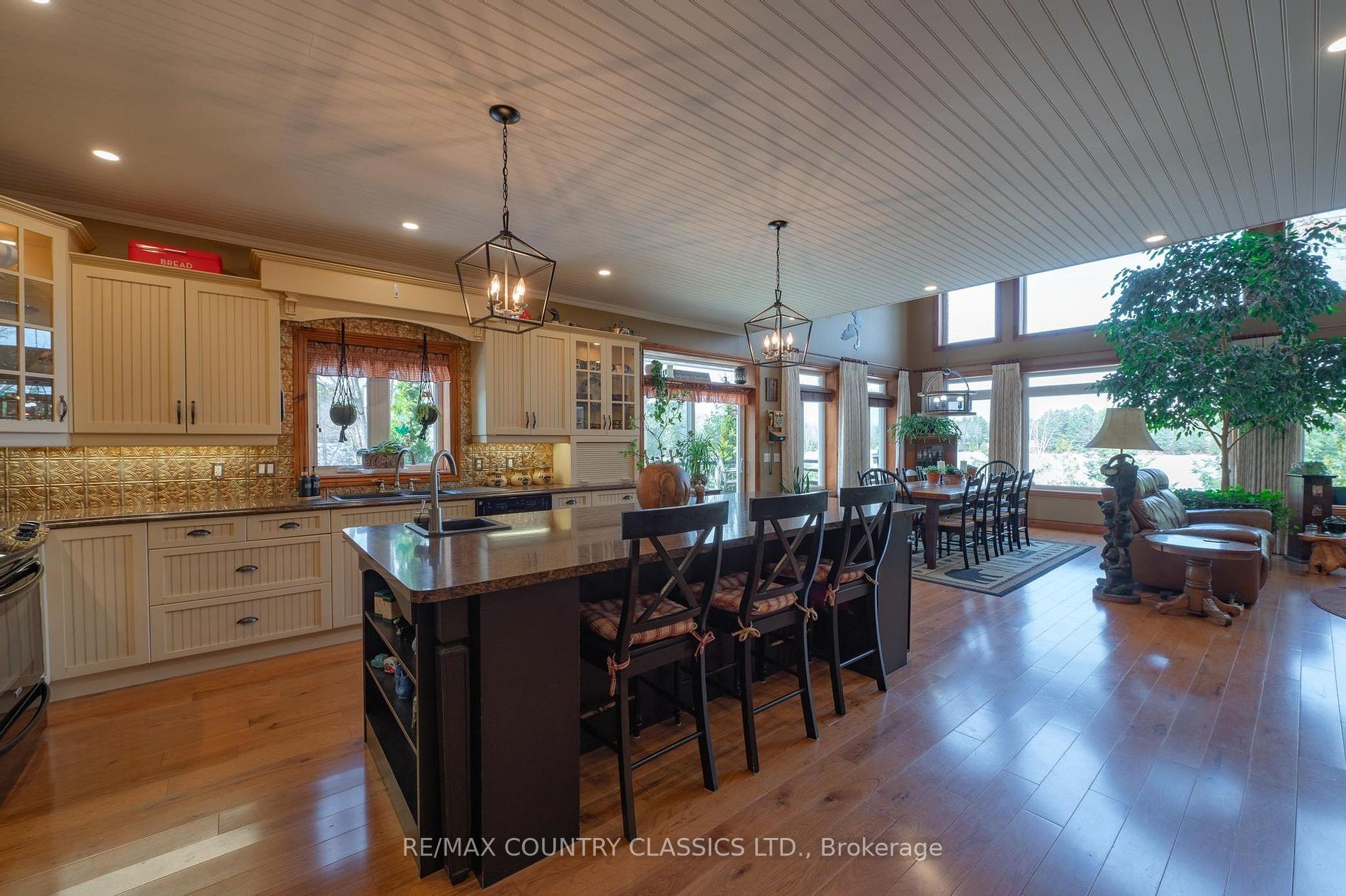 32 Shadowood Lane