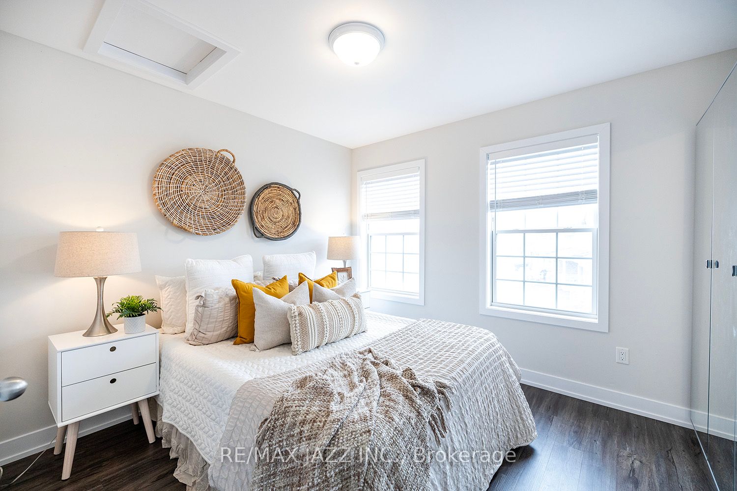 460 Lonsberry Dr, #407