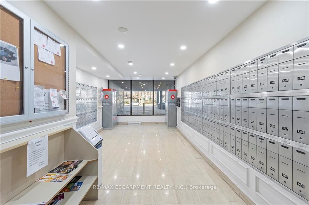 75 Queen St N, #603