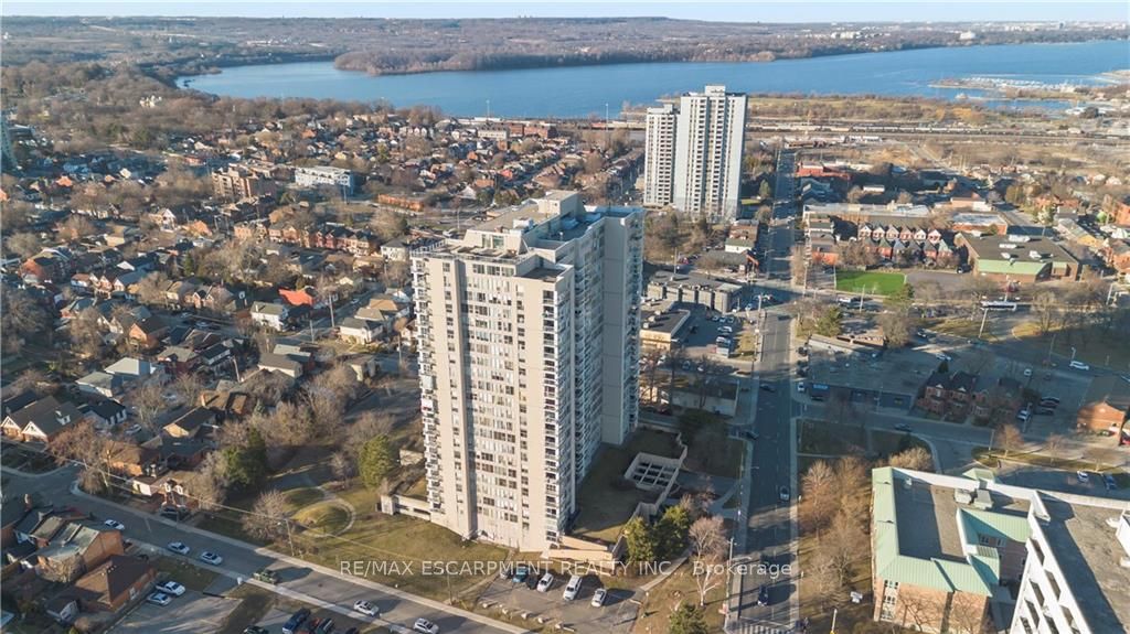 75 Queen St N, #603