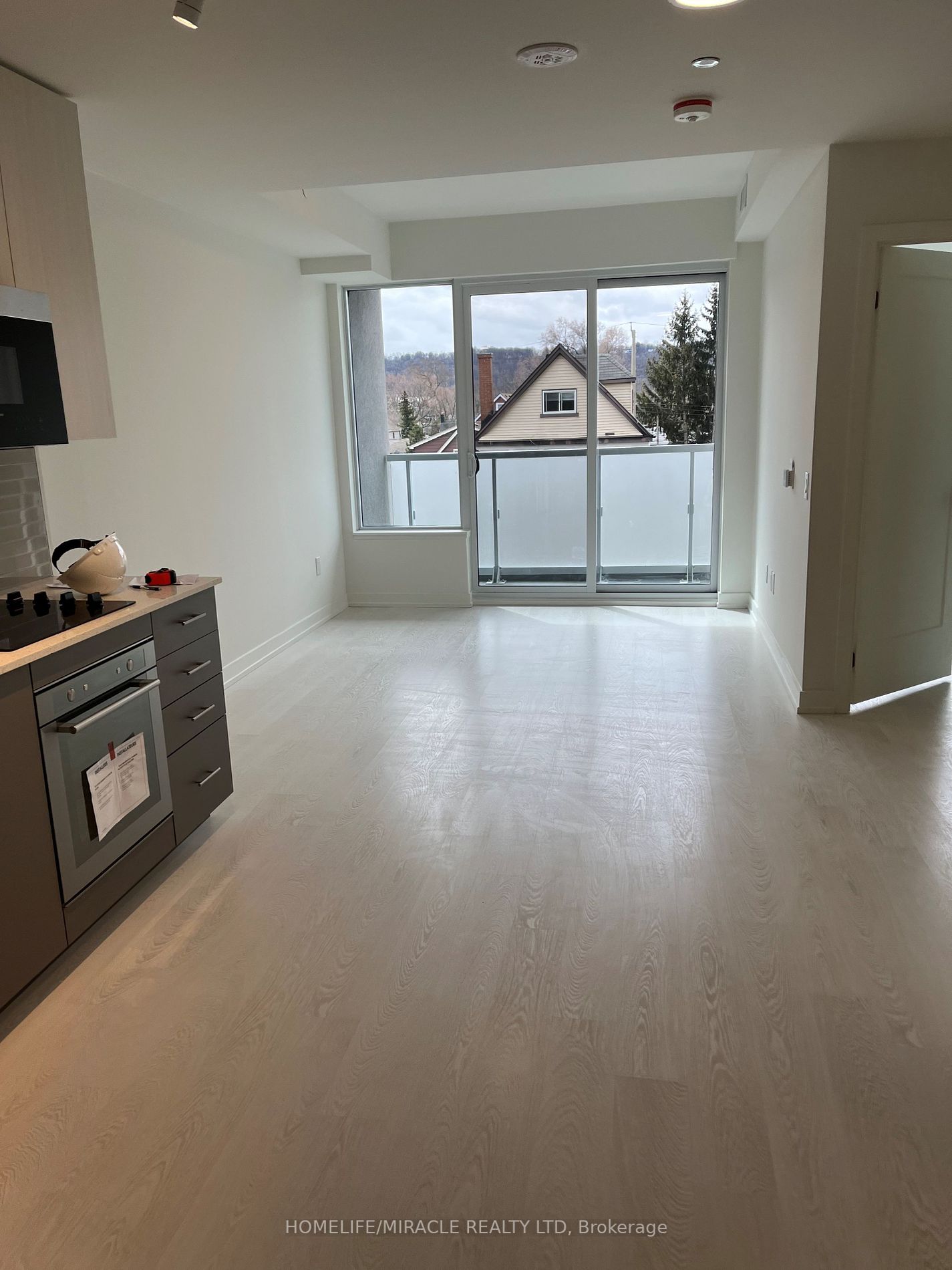 415 Main Street W, #320
