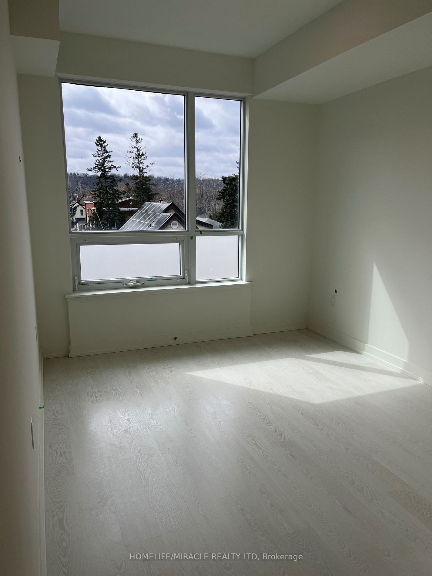 415 Main Street W, #320