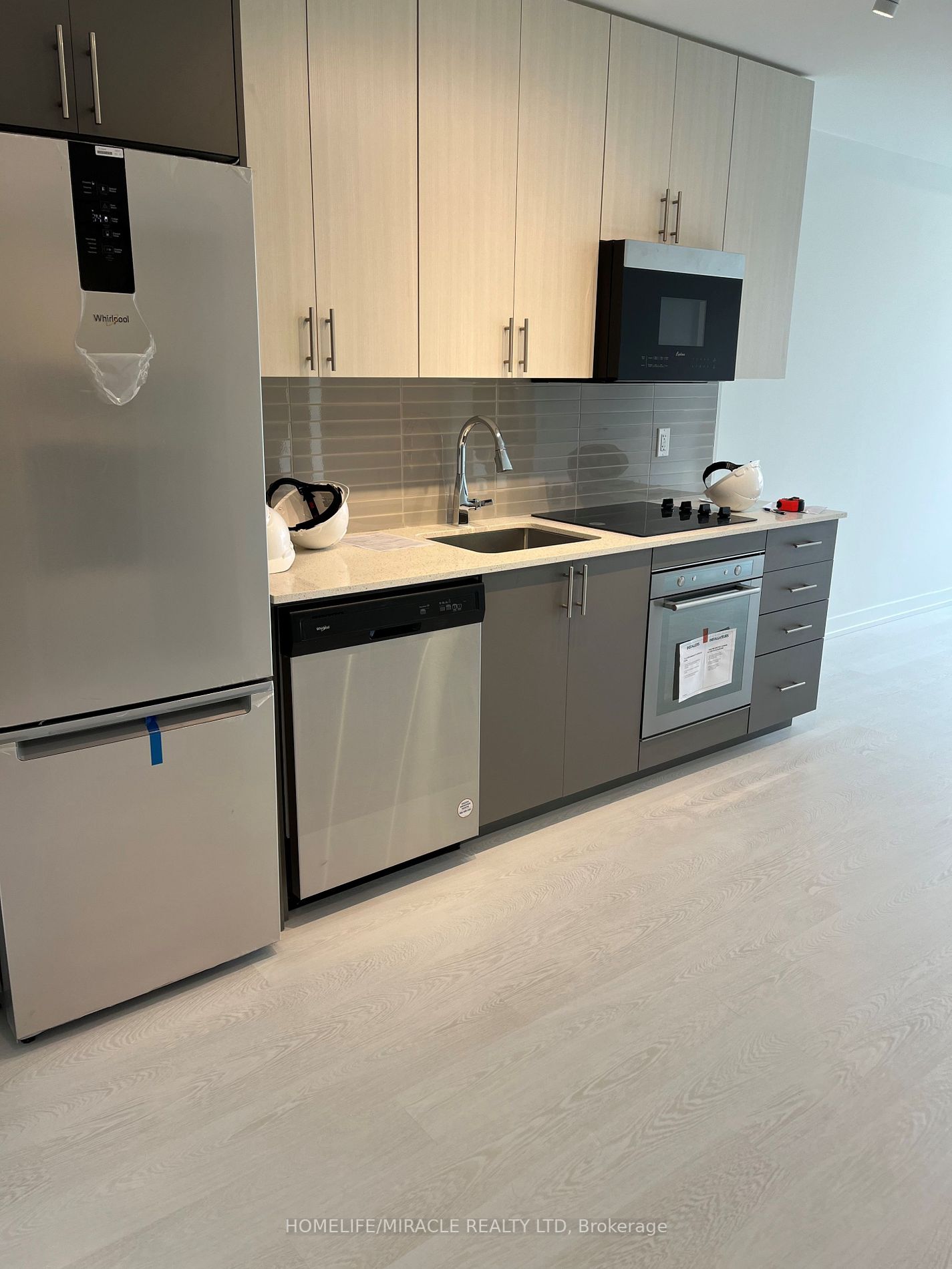 415 Main Street W, #320