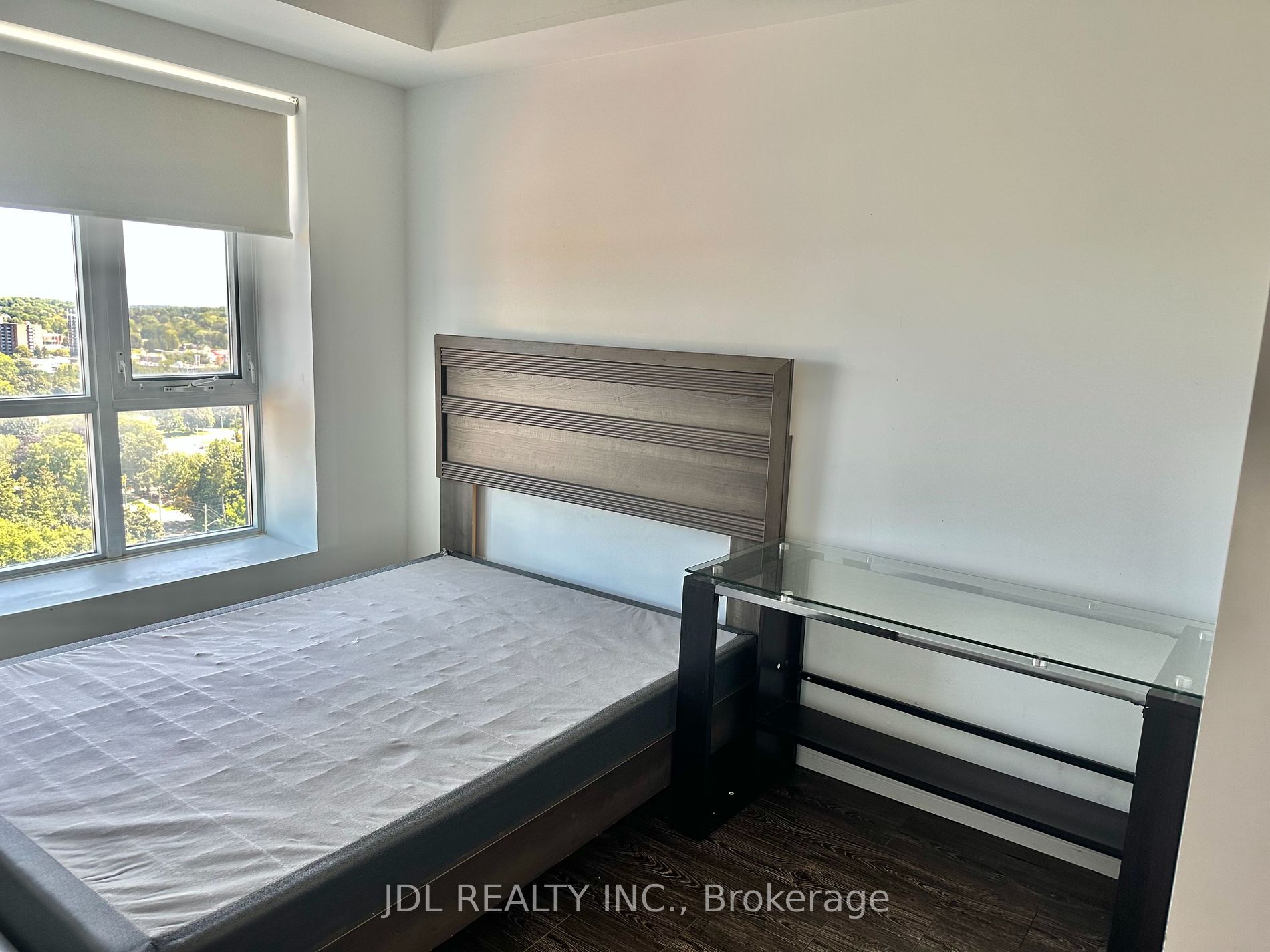 158 King St N, #1702