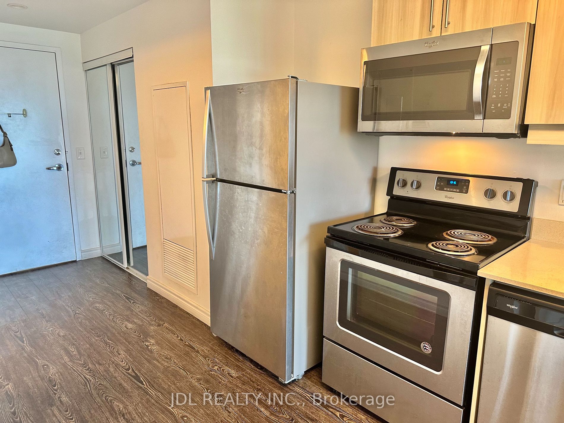 158 King St N, #1702