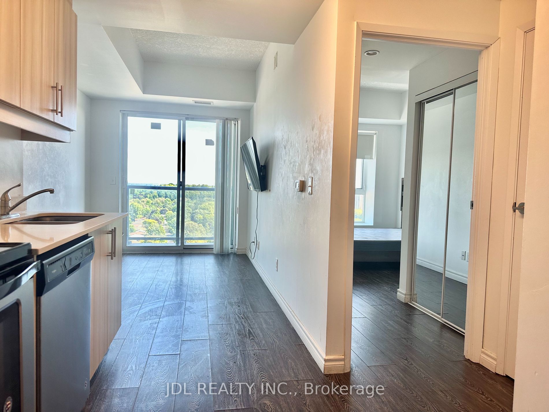 158 King St N, #1702