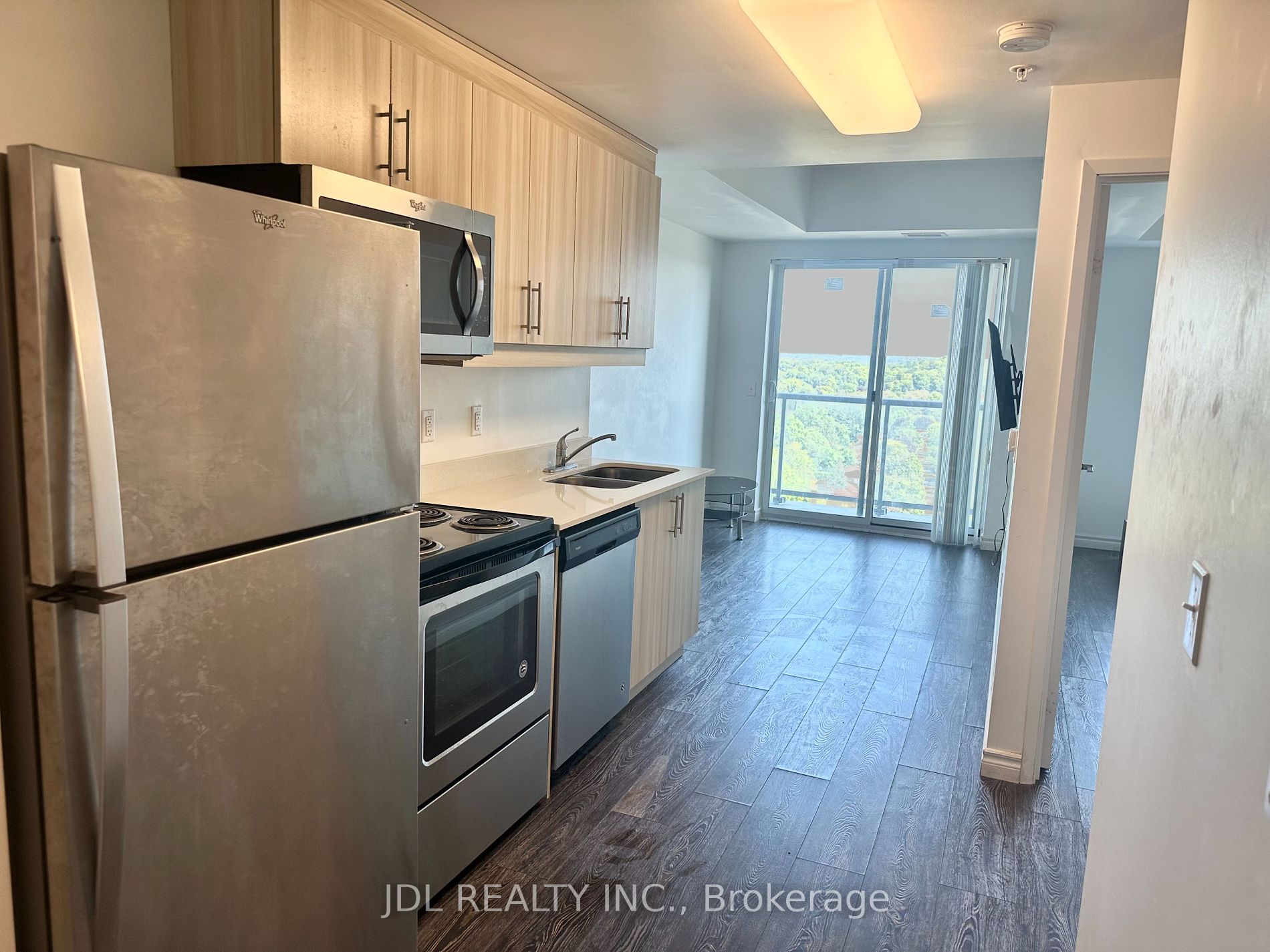 158 King St N, #1702