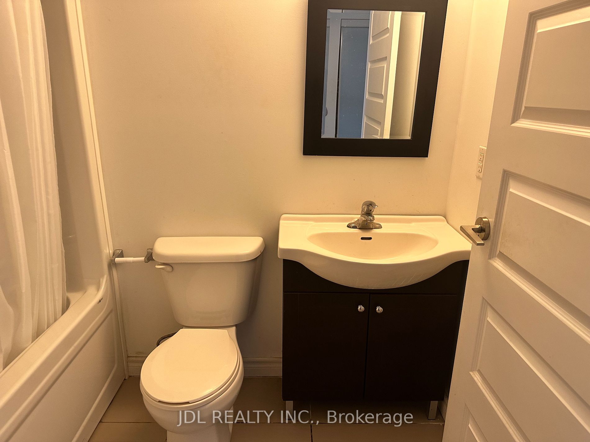 158 King St N, #1702