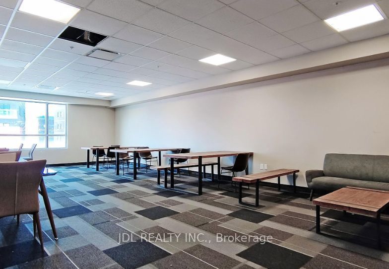158 King St N, #1702