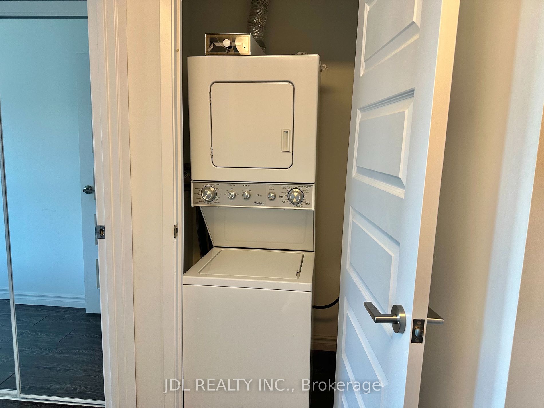 158 King St N, #1702