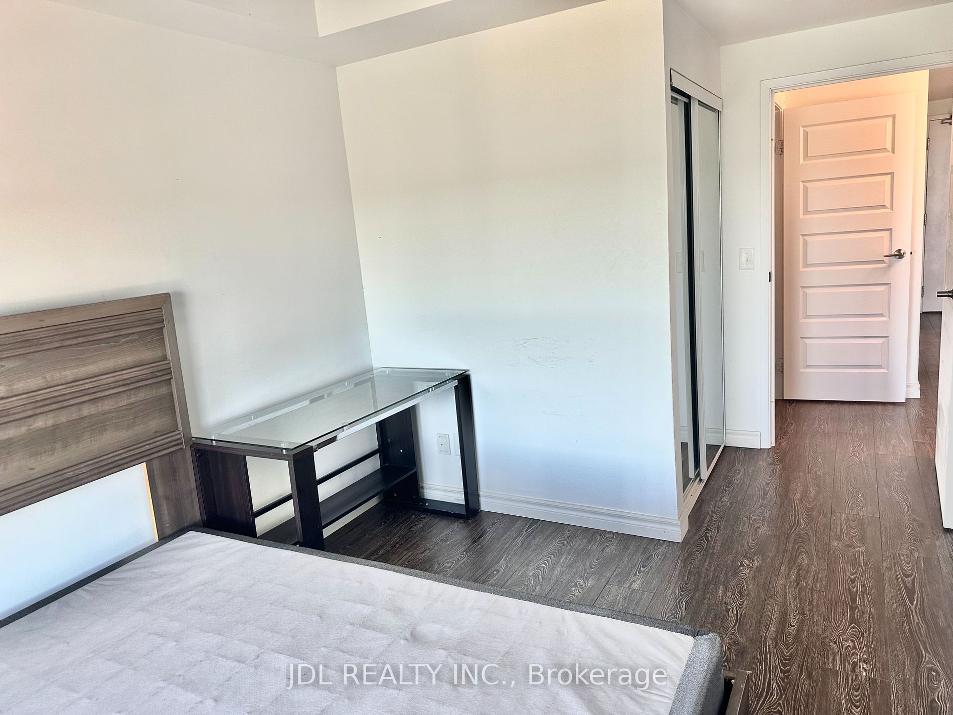 158 King St N, #1702
