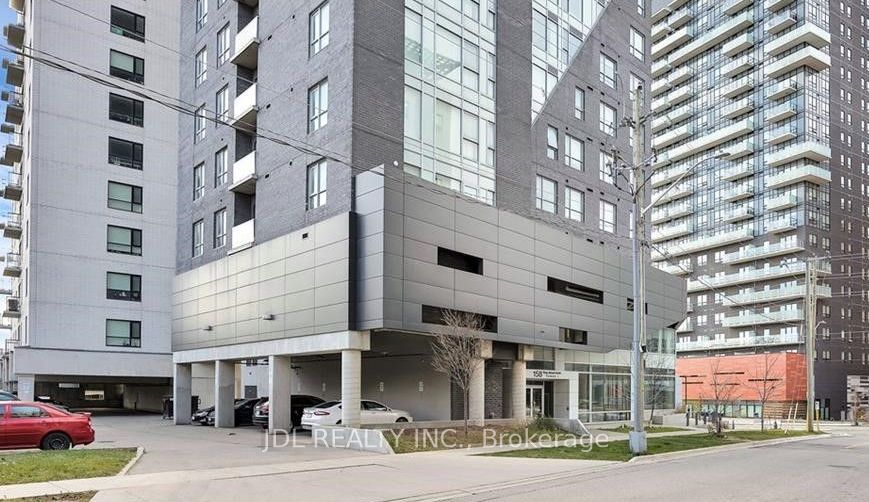 158 King St N, #1702