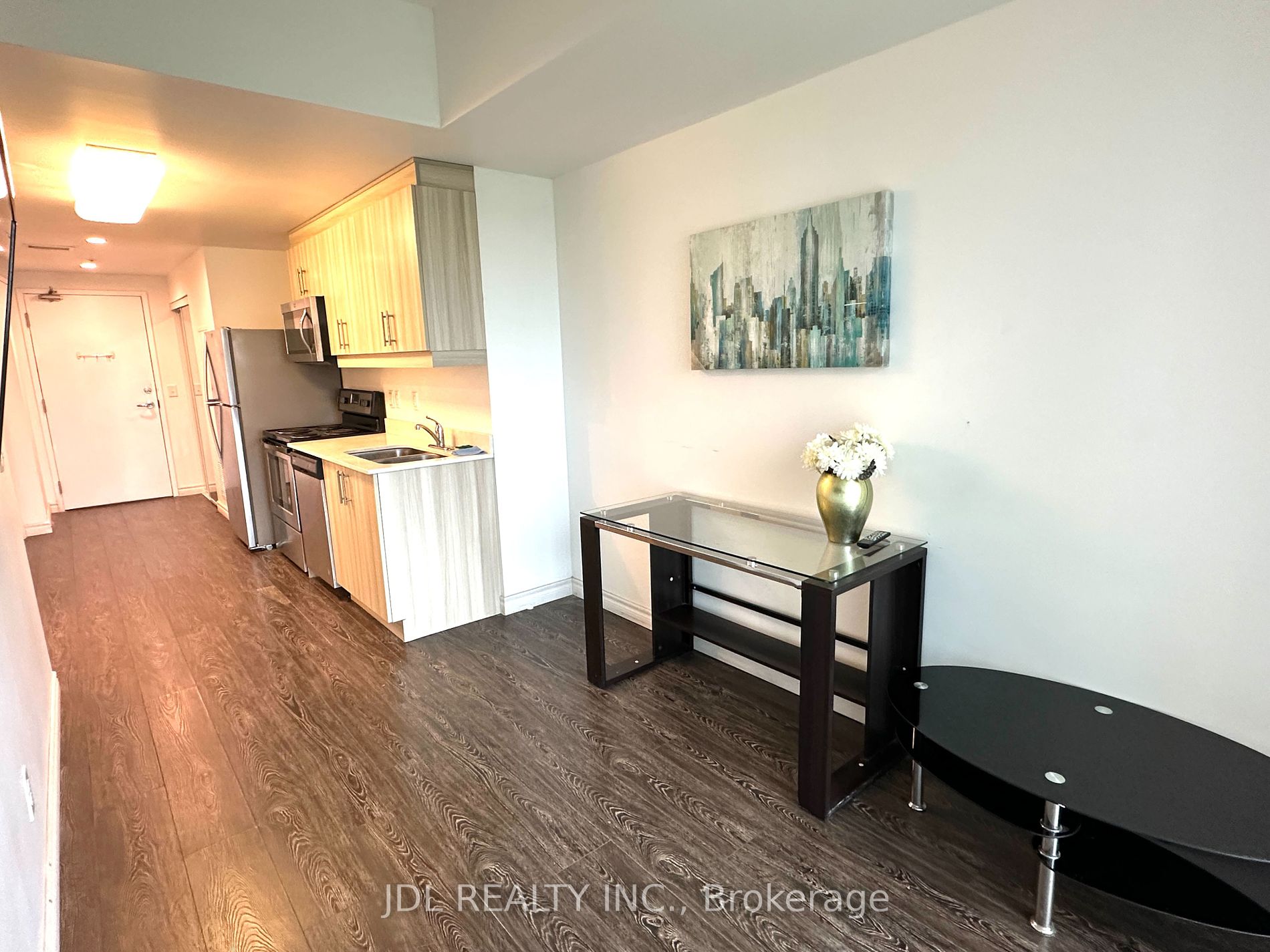 158 King St N, #1702