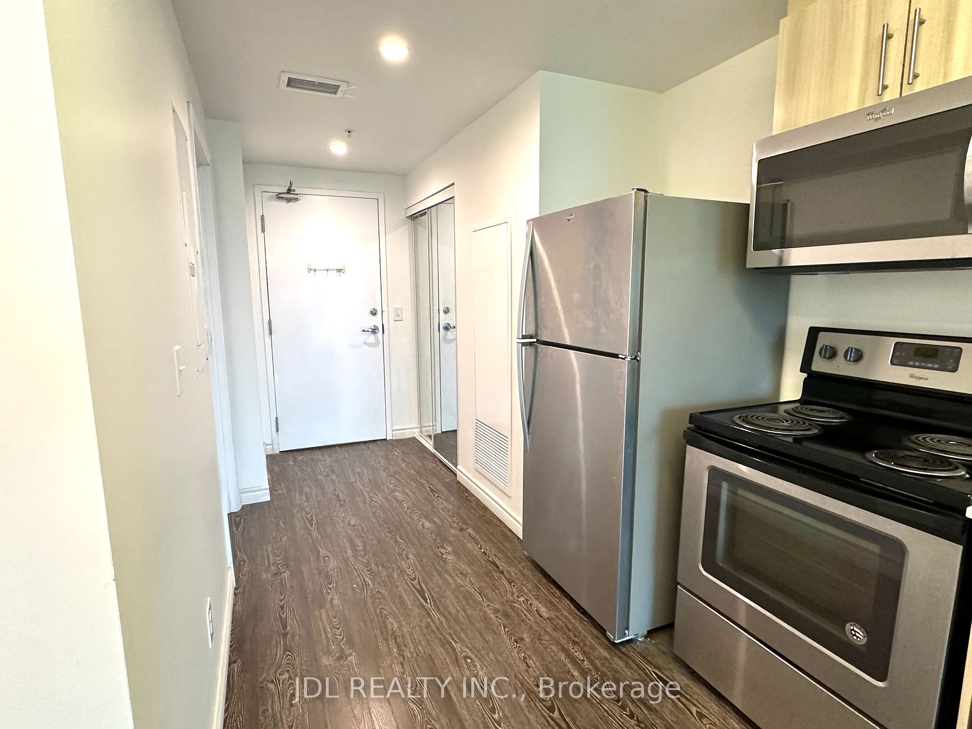 158 King St N, #1702
