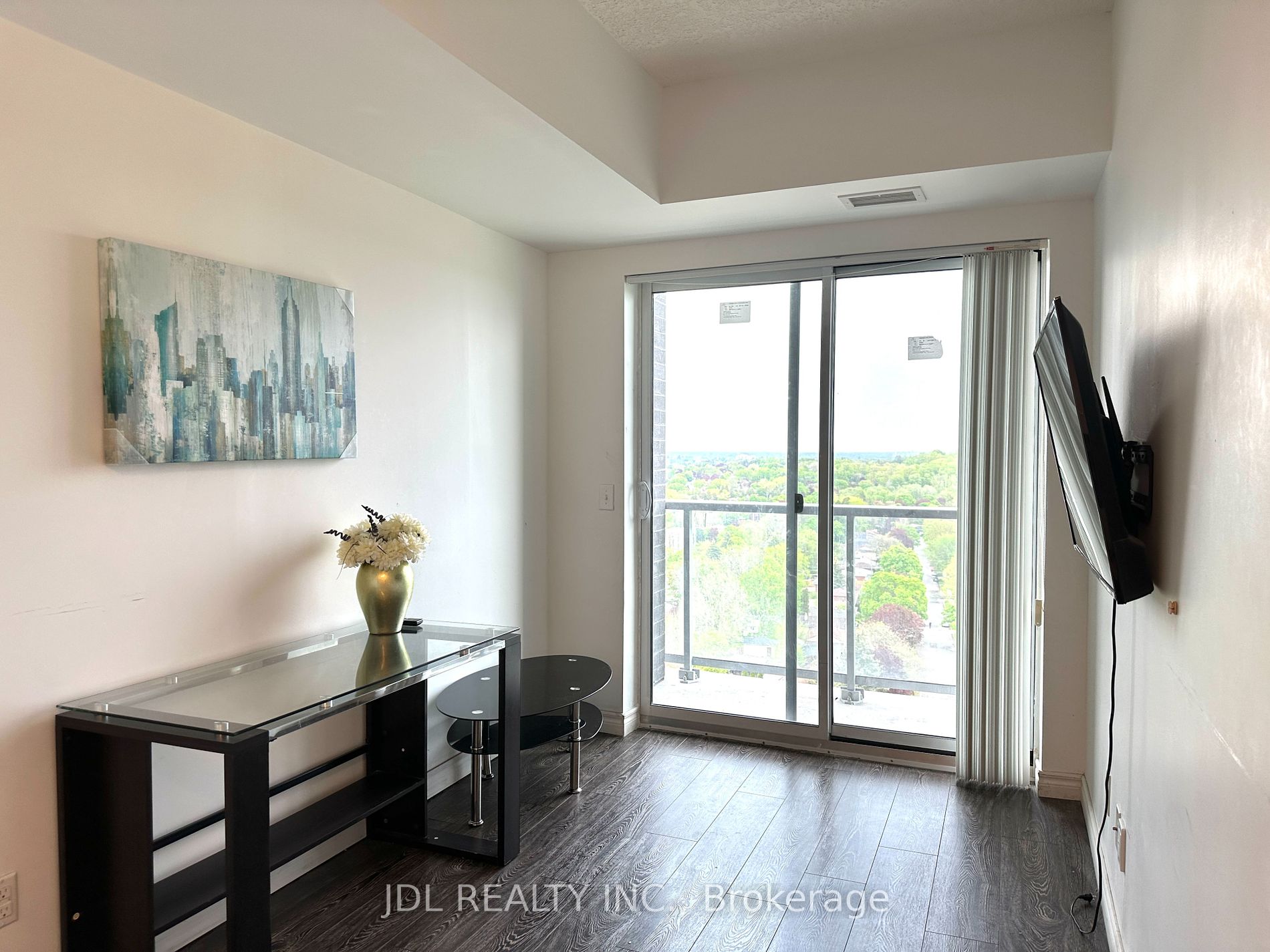 158 King St N, #1702