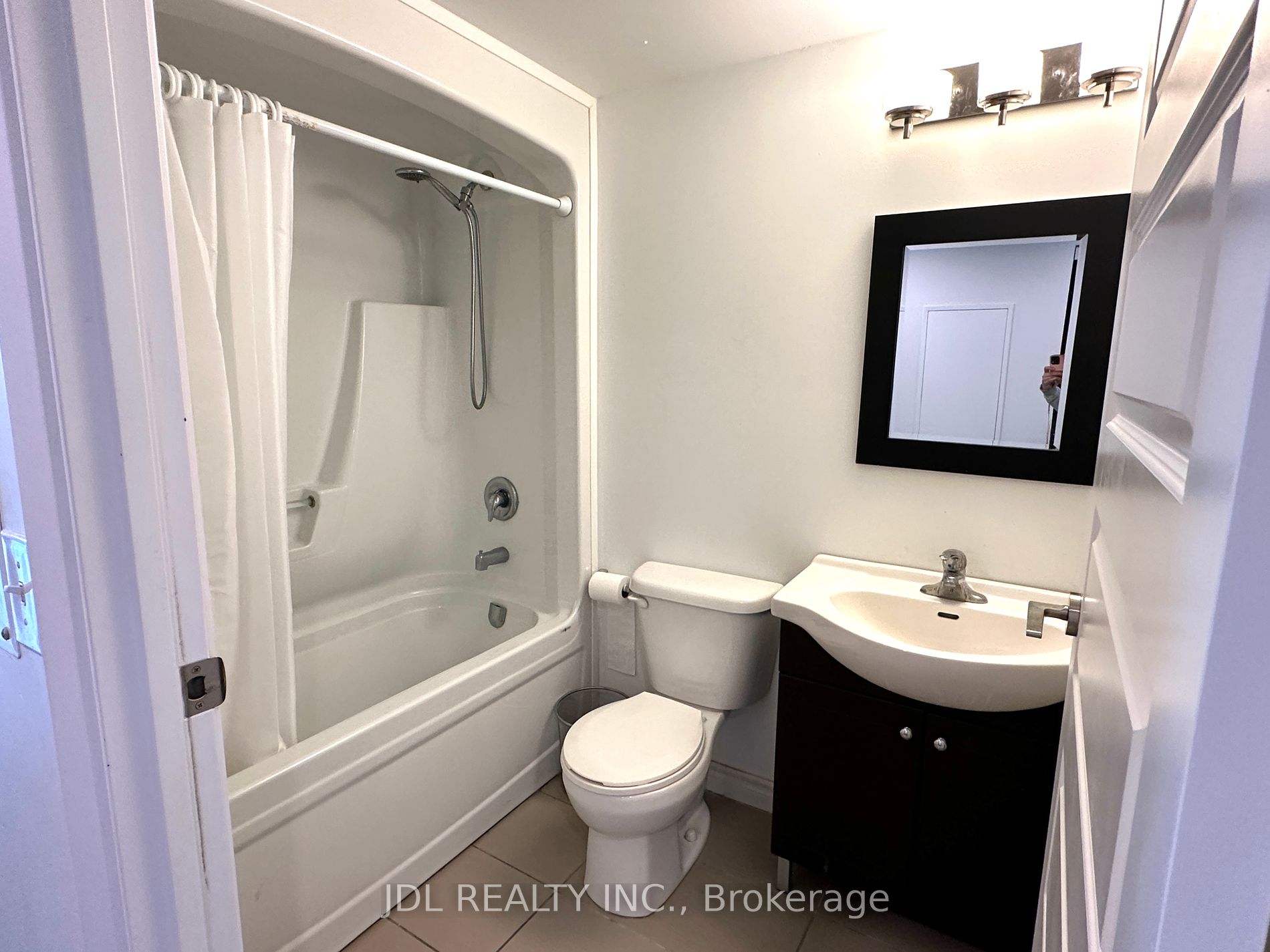 158 King St N, #1702