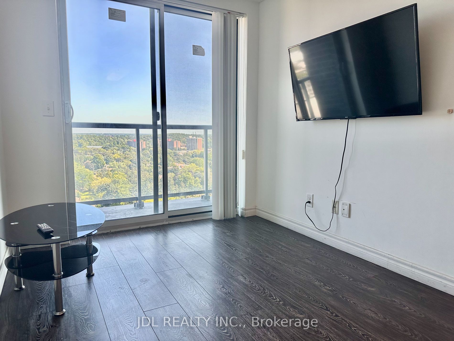 158 King St N, #1702