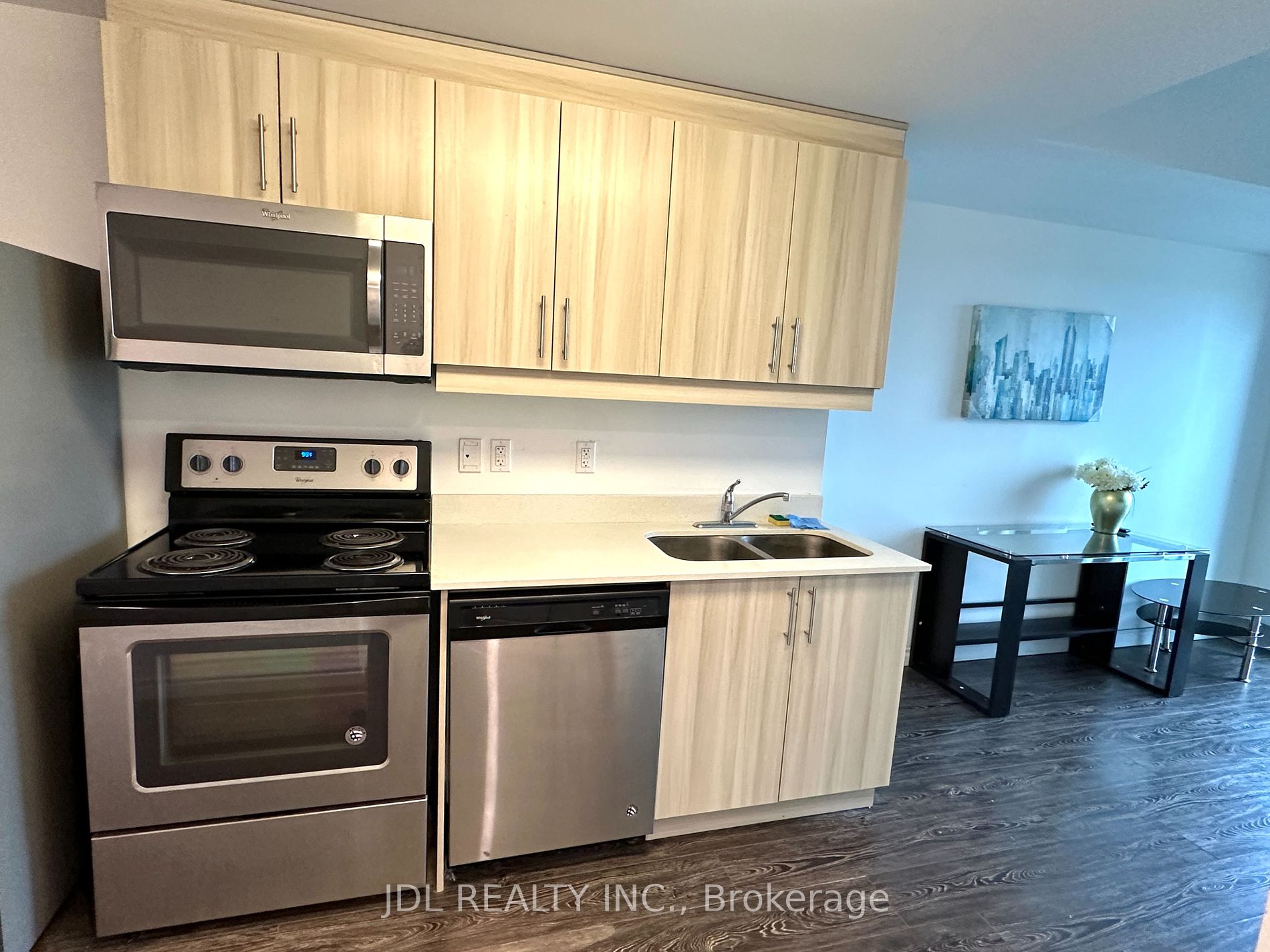 158 King St N, #1702