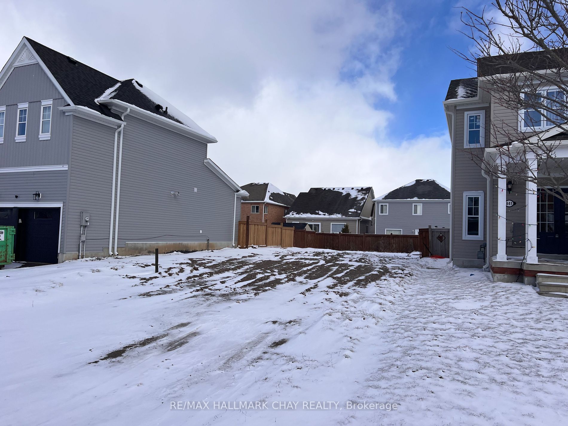 837 O'Reilly Crescent