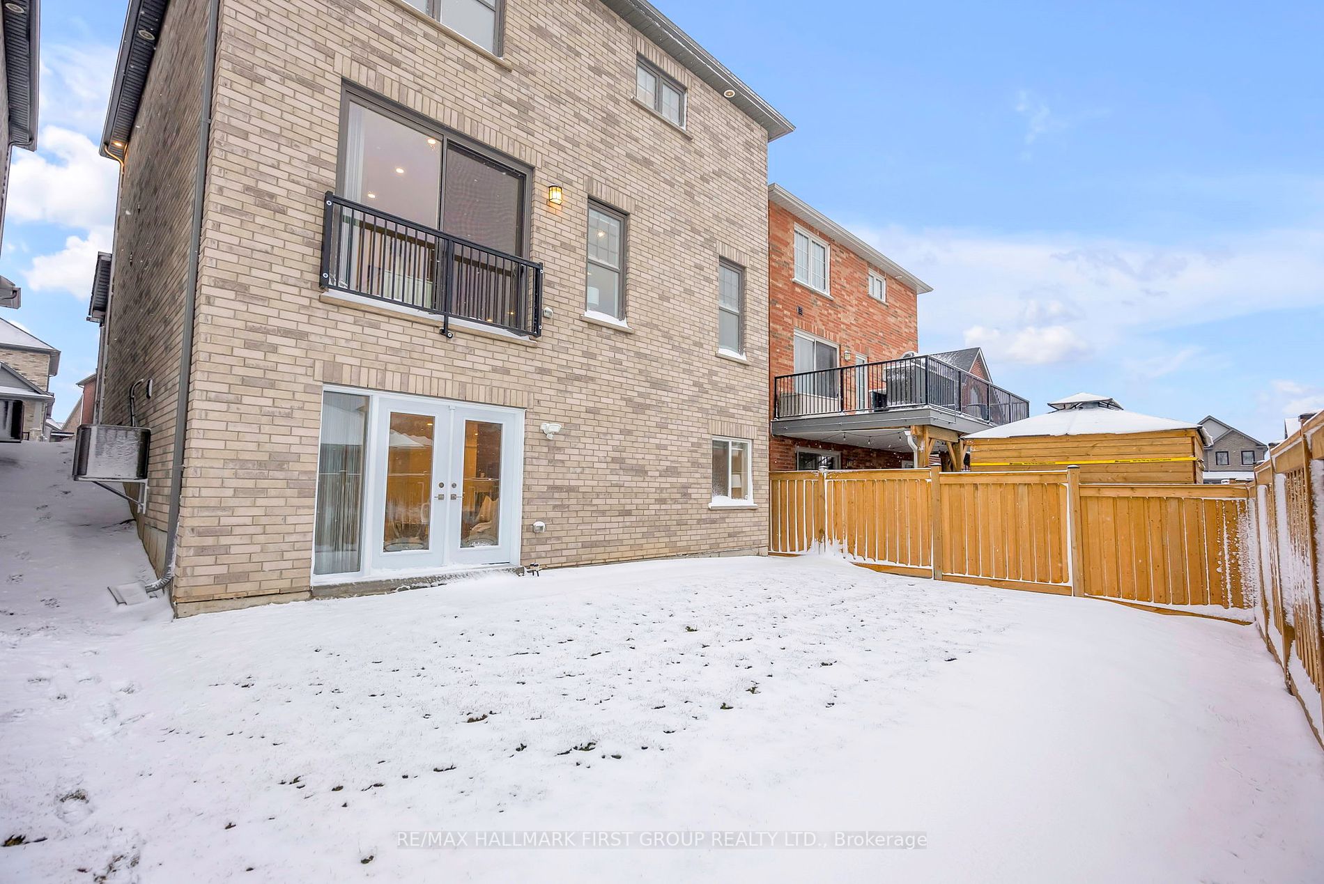 12 Fairhurst St
